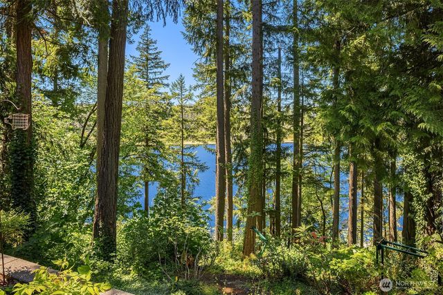 18603 E Spring Lake Drive SE, Renton, WA 98058