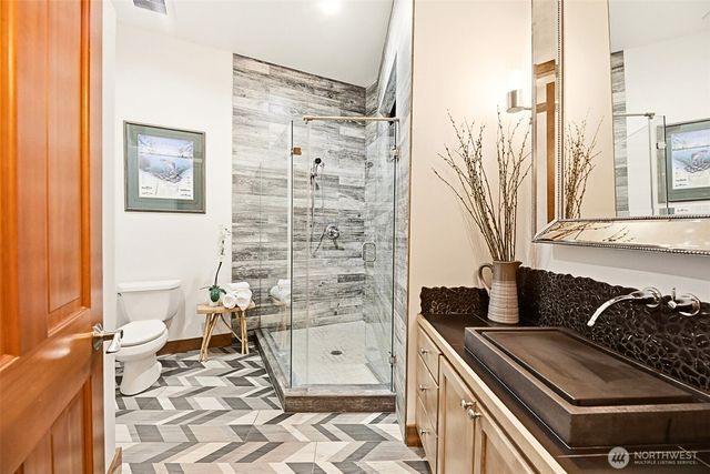 18603 E Spring Lake Drive SE, Renton, WA 98058