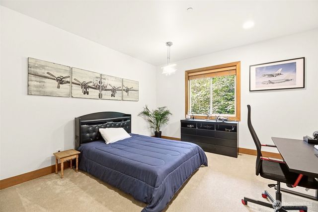 18603 E Spring Lake Drive SE, Renton, WA 98058