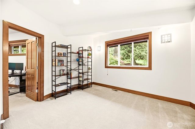 18603 E Spring Lake Drive SE, Renton, WA 98058