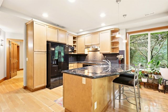 18603 E Spring Lake Drive SE, Renton, WA 98058