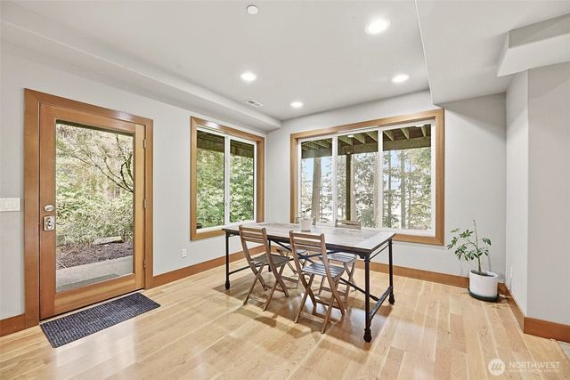 18603 E Spring Lake Drive SE, Renton, WA 98058