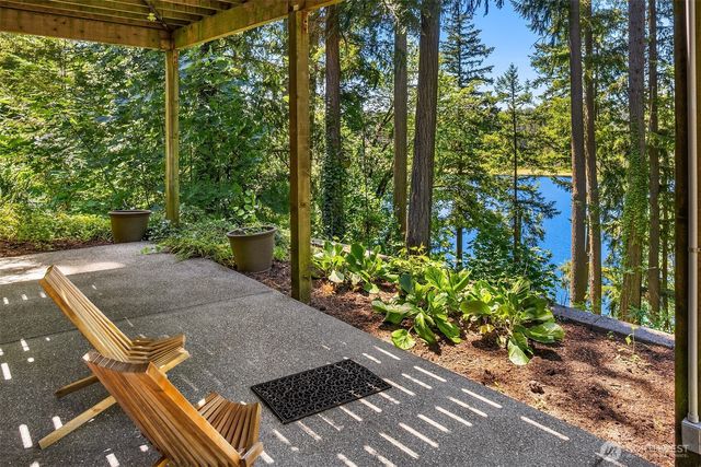18603 E Spring Lake Drive SE, Renton, WA 98058
