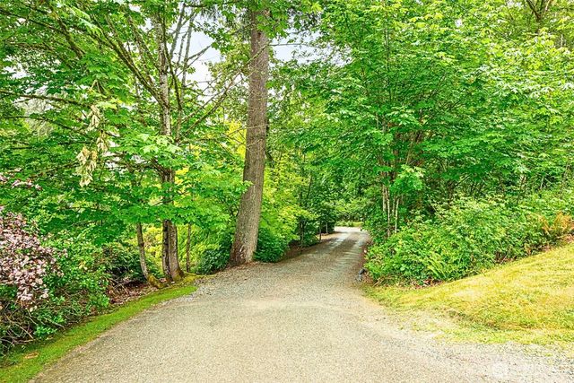 18603 E Spring Lake Drive SE, Renton, WA 98058