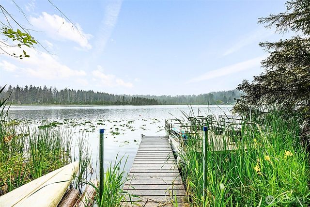 18603 E Spring Lake Drive SE, Renton, WA 98058