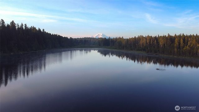 18603 E Spring Lake Drive SE, Renton, WA 98058