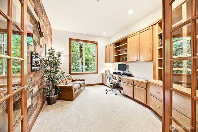 18603 E Spring Lake Drive SE, Renton, WA 98058