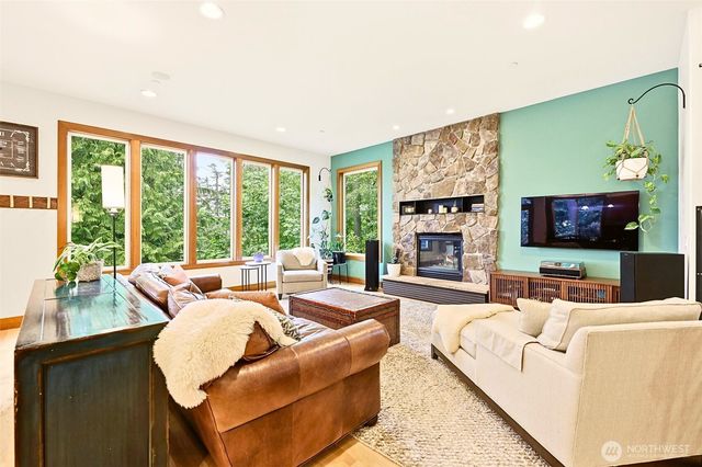 18603 E Spring Lake Drive SE, Renton, WA 98058