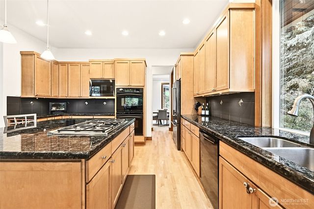 18603 E Spring Lake Drive SE, Renton, WA 98058
