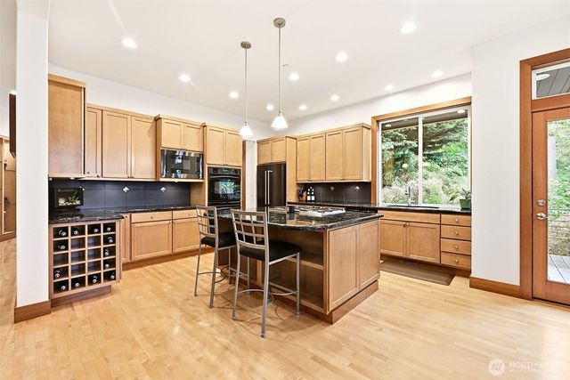 18603 E Spring Lake Drive SE, Renton, WA 98058
