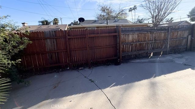 687 W 17th, San Bernardino, CA 92405