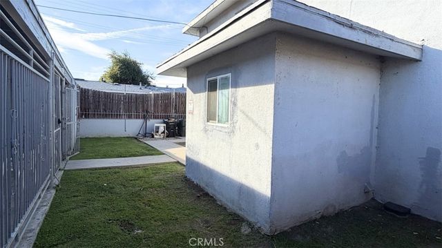 687 W 17th, San Bernardino, CA 92405