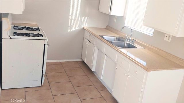 687 W 17th, San Bernardino, CA 92405
