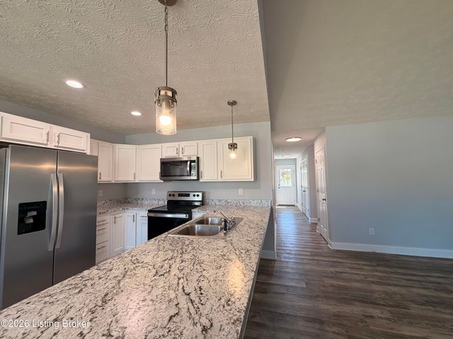 5409 Mt Holyoke Dr, Louisville, KY 40216