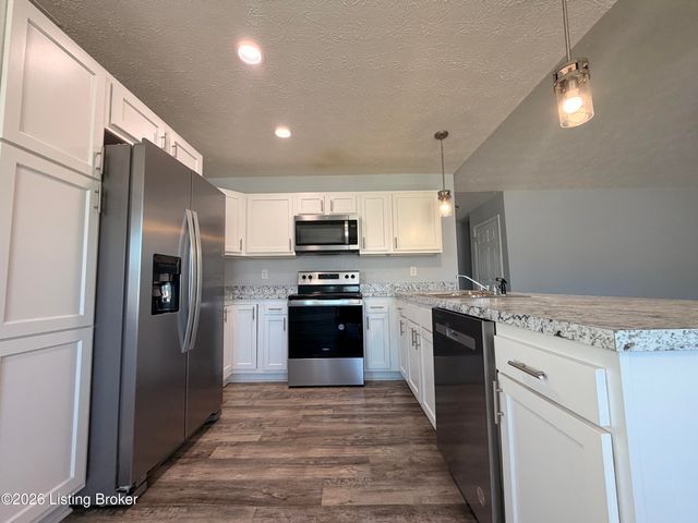 5409 Mt Holyoke Dr, Louisville, KY 40216