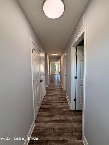 5409 Mt Holyoke Dr, Louisville, KY 40216