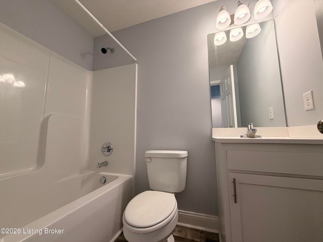 5409 Mt Holyoke Dr, Louisville, KY 40216