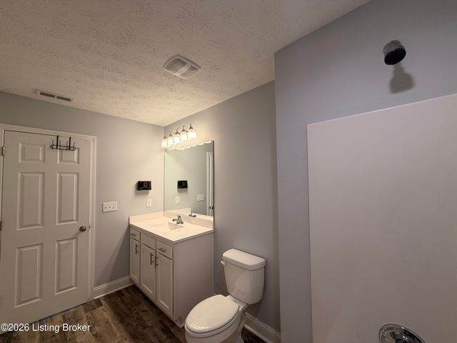 5409 Mt Holyoke Dr, Louisville, KY 40216
