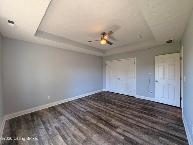 5409 Mt Holyoke Dr, Louisville, KY 40216