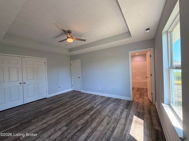 5409 Mt Holyoke Dr, Louisville, KY 40216