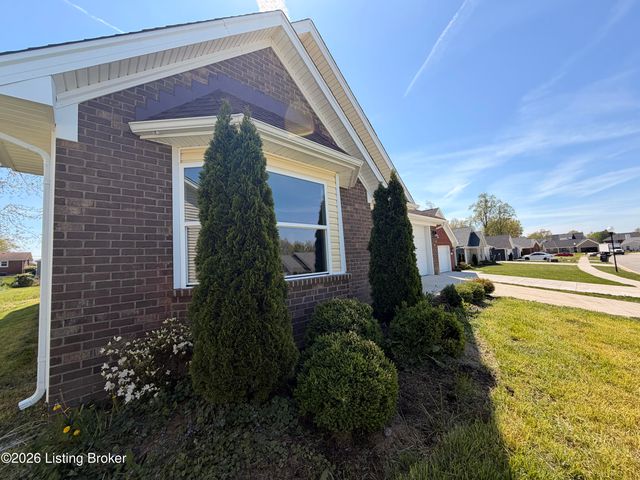 5409 Mt Holyoke Dr, Louisville, KY 40216