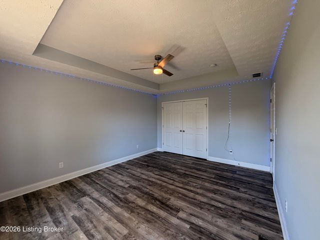 5409 Mt Holyoke Dr, Louisville, KY 40216