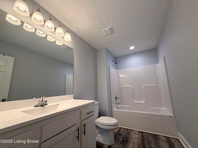 5409 Mt Holyoke Dr, Louisville, KY 40216