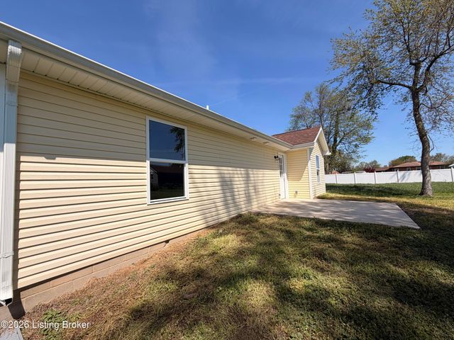 5409 Mt Holyoke Dr, Louisville, KY 40216