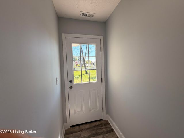 5409 Mt Holyoke Dr, Louisville, KY 40216