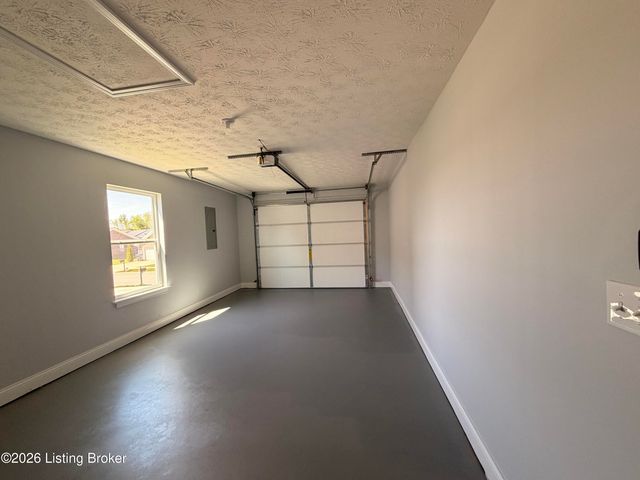 5409 Mt Holyoke Dr, Louisville, KY 40216