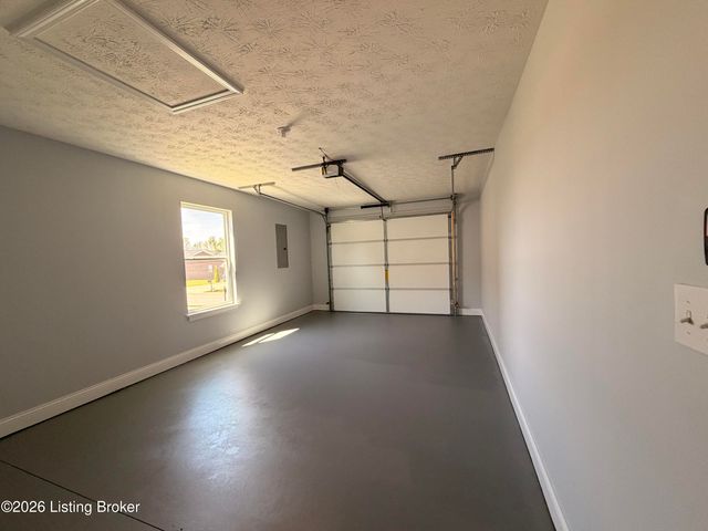 5409 Mt Holyoke Dr, Louisville, KY 40216