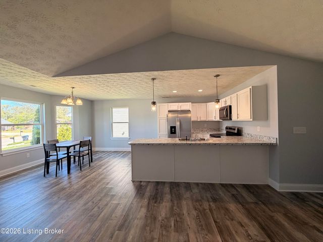 5409 Mt Holyoke Dr, Louisville, KY 40216