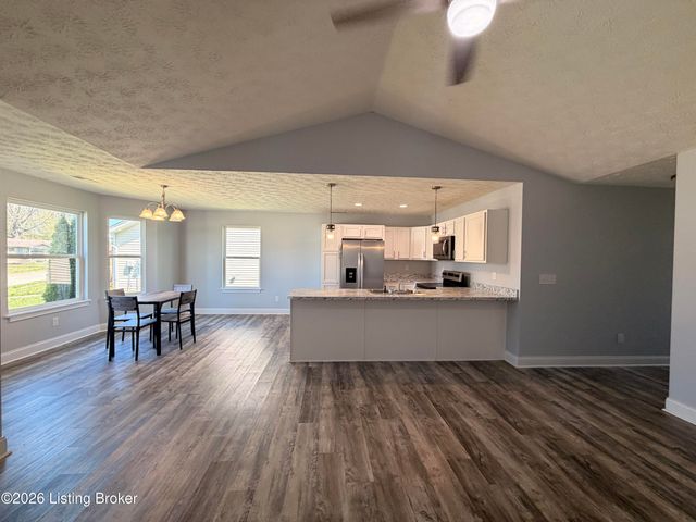 5409 Mt Holyoke Dr, Louisville, KY 40216
