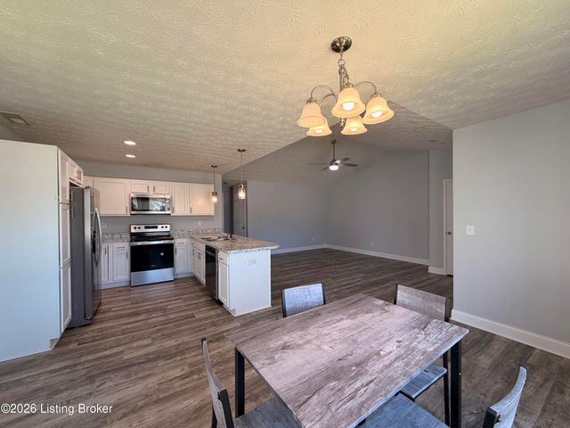 5409 Mt Holyoke Dr, Louisville, KY 40216