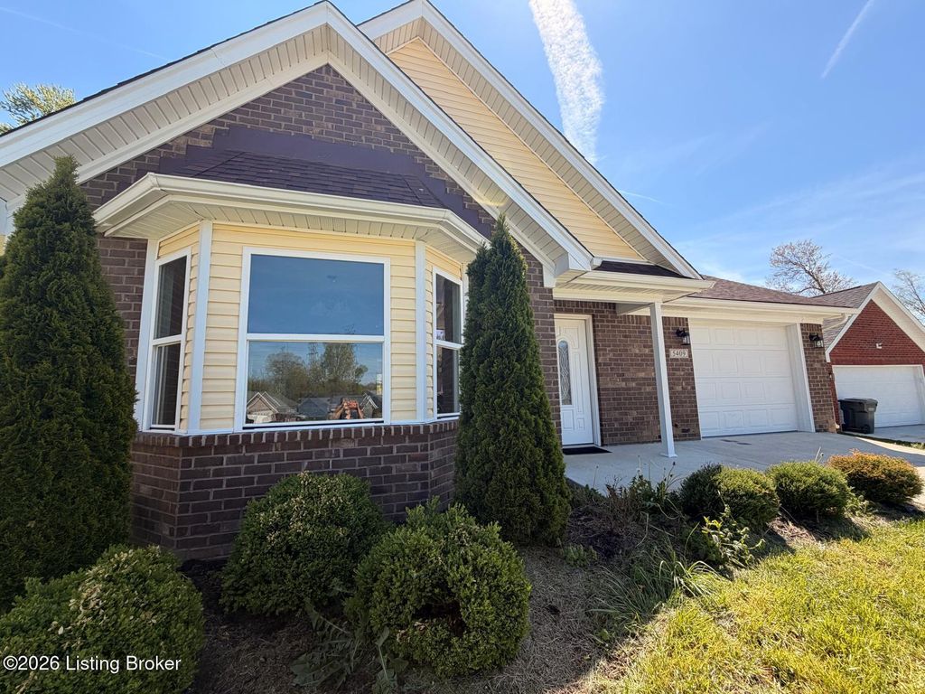 5409 Mt Holyoke Dr, Louisville, KY 40216