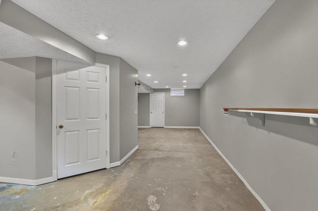 1548 Grove Hill Drive, Columbus, OH 43240
