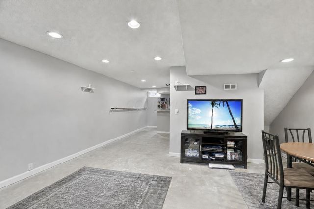 1548 Grove Hill Drive, Columbus, OH 43240