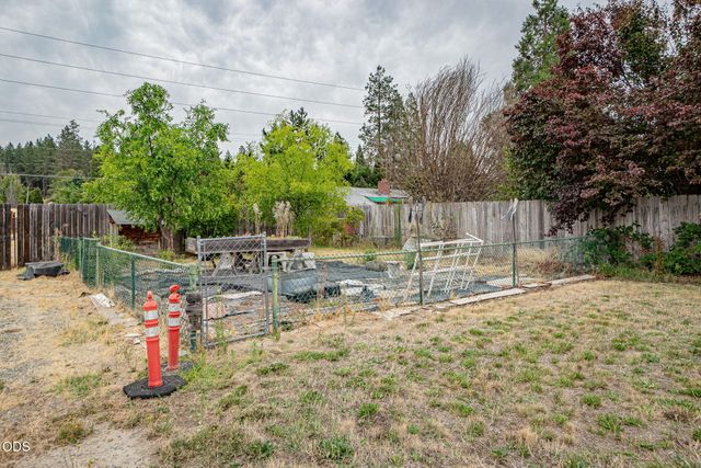 2617 SW Florer Drive, Grants Pass, OR 97527