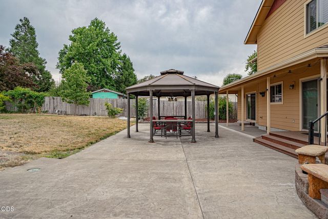 2617 SW Florer Drive, Grants Pass, OR 97527