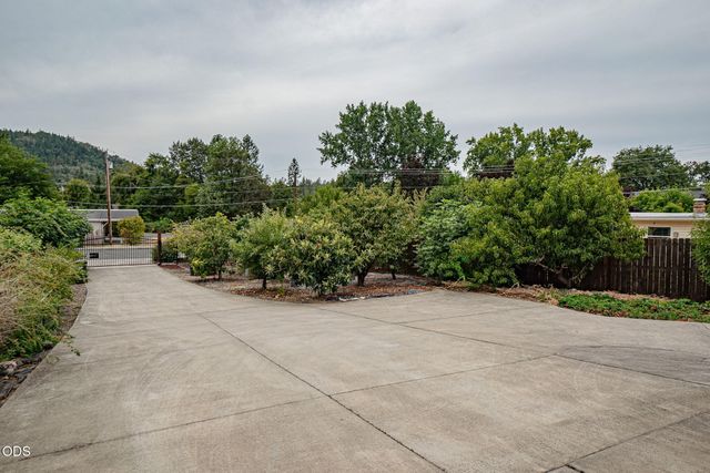 2617 SW Florer Drive, Grants Pass, OR 97527