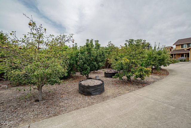 2617 SW Florer Drive, Grants Pass, OR 97527