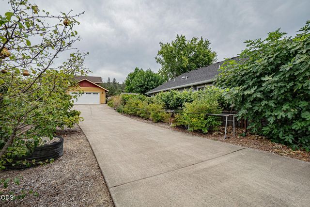 2617 SW Florer Drive, Grants Pass, OR 97527