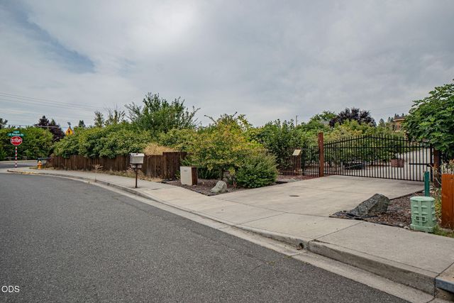 2617 SW Florer Drive, Grants Pass, OR 97527