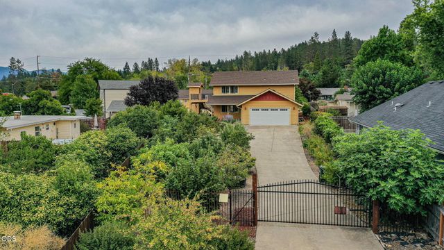 2617 SW Florer Drive, Grants Pass, OR 97527