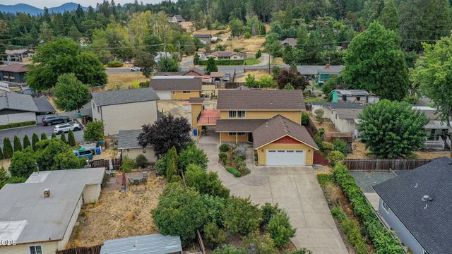 2617 SW Florer Drive, Grants Pass, OR 97527