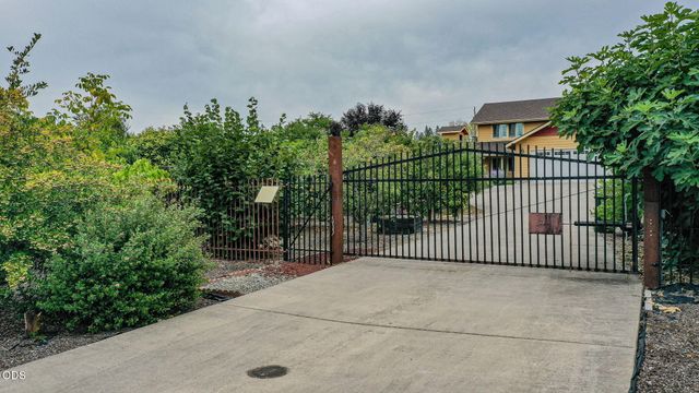 2617 SW Florer Drive, Grants Pass, OR 97527