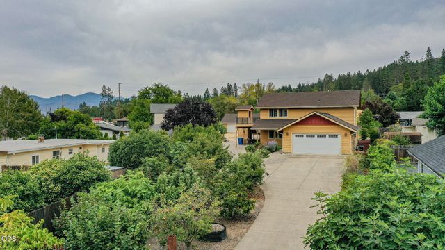 2617 SW Florer Drive, Grants Pass, OR 97527