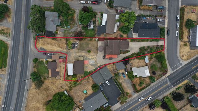 2617 SW Florer Drive, Grants Pass, OR 97527