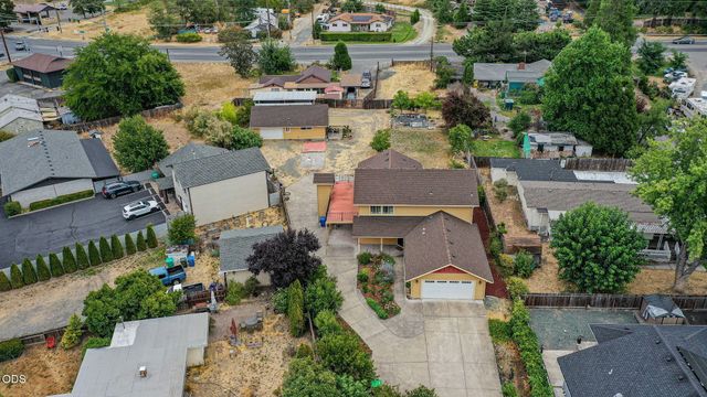 2617 SW Florer Drive, Grants Pass, OR 97527