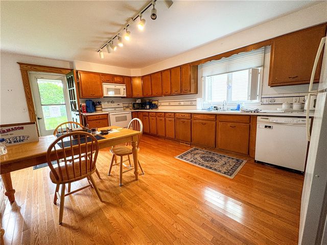 80 East Main Street, Leroy, NY 14482